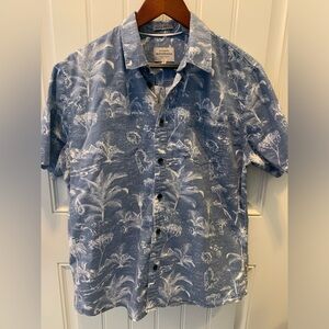 Quicksilver buttoned up shirt